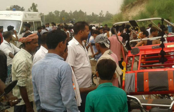 ट्रक और ई-रिक्शा की भिडंत, अंतिम संस्कार में जा रहे तीन लोगों की मौत