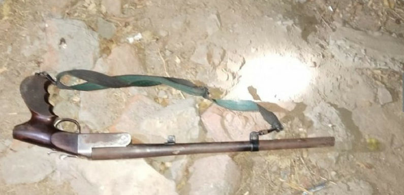 नोएडा रविवार को पुलिस मुठभेड़ में एक बदमाश को गोली लगी 2 गिरफ्तार