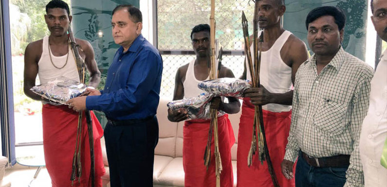 पुलिस महानिदेशक ने आदिवासी तीरंदाजी प्रतियोगिता में विजेताओं को किया सम्मानित