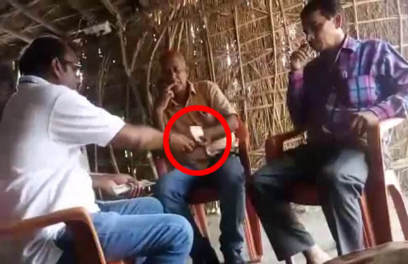 NGT के 212 करोड़ का जुर्माना लगाने के बाद भी गोण्डा में अवैध खनन, रिश्वत लेते लेखपाल का वीडियो हुआ वायरल