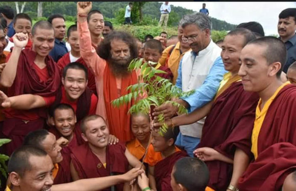 रिस्पना में मुख्यमंत्री त्रिवेन्द्र सिंह रावत ने किया पौधारोपण