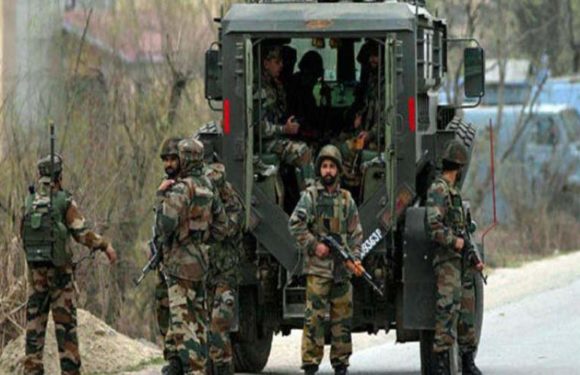 जम्मू-कश्मीर- सेना ने आतंकियों को घेरा, खबर सुनते ही आतंकी के पिता की मौत   
