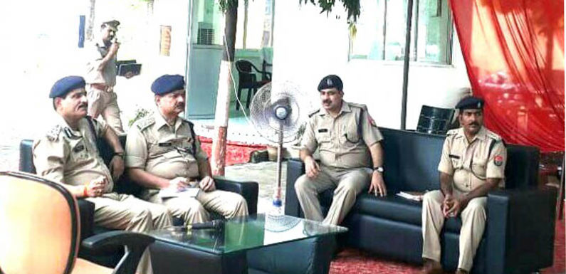 पुलिस उपमहानिरीक्षक देवीपाटन ने थानों का लिया जायजा