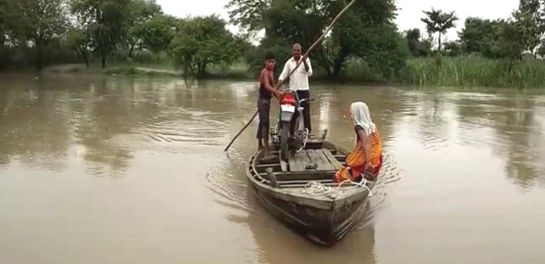 अस्थायी बांध टूटा, गाँवो घुसने लगा घाघरा नदी का पानी, दौरे पर पहुँचे मंत्री