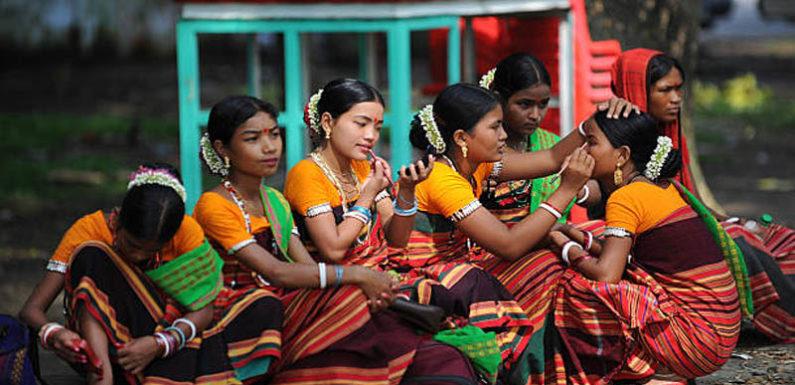 अंतर्राष्ट्रीय आदिवासी दिवस 9 अगस्त 2018 पर विशेषः आदिवासी समाज को तोड़ने की साजिश क्यों ?