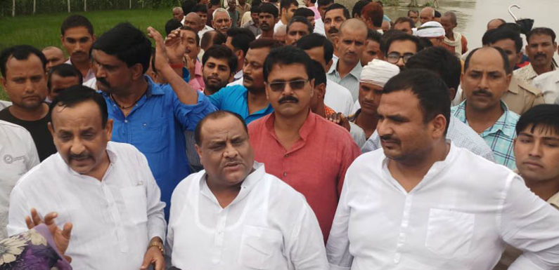 बाढ़ क्षेत्र का दौरा कर बोले पूर्वमंत्री पंडित सिंह भाजपा में कमीशन न तय हो पाने के कारण न बन सका बाँध