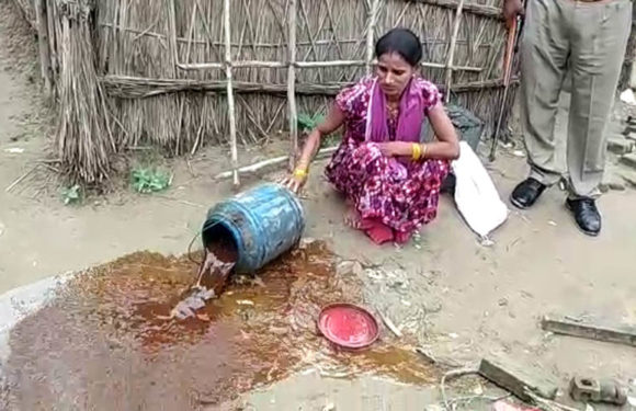 अवैध शराब माफियाओं पर आबकारी विभाग का चला चाबुक, सैकड़ो लीटर लहन नस्ट