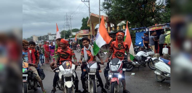 हरिद्वार में शिव कांवड़ यात्रा में देश भक्ति का जुनून