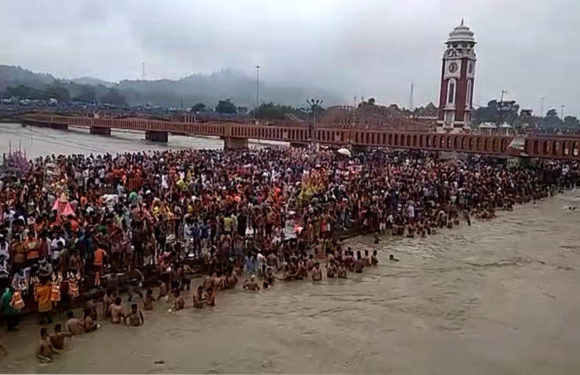 सावन में बम-बम भोले से गूंज उठी धर्मनगरी हरिद्वार