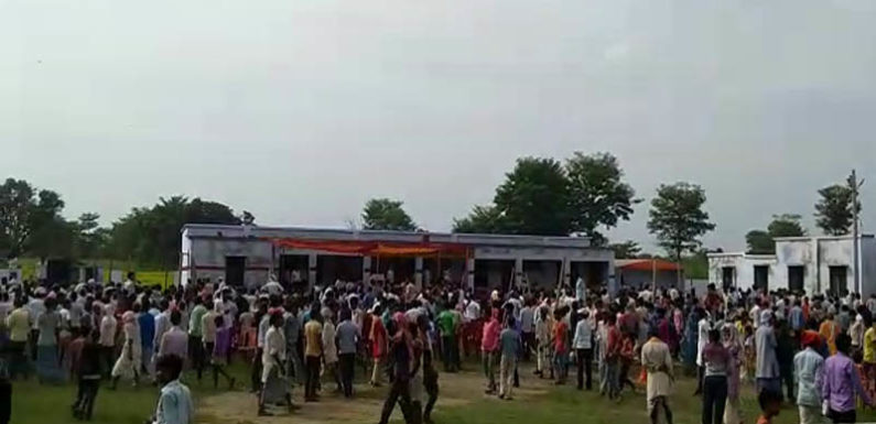 मुख्यमंत्री ने बाढ़ प्रभावित क्षेत्र का दौरा कर बाँटी राहत सामग्री व् सुना दुःख दर्द