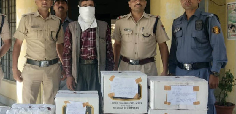 चाय की दुकान की आड़ में बेची जा रही भारी मात्रा अवैध अंग्रेजी शराब