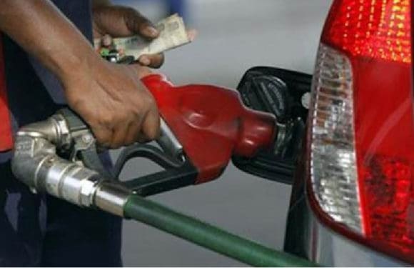 दिल्ली में आज चार-सौ पेट्रोल पंप हड़ताल पर