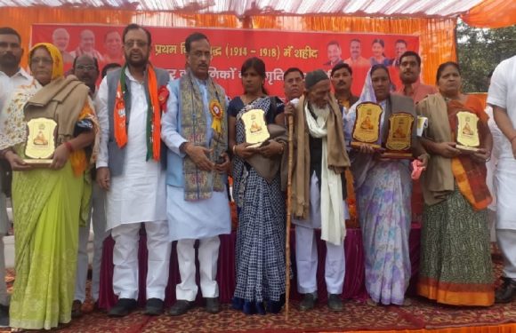 उपमुख्यमंत्री ने शहीदों के परिजनों को किया सम्मानित