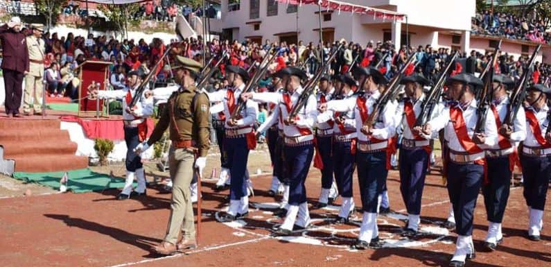 गणतंत्र दिवस समारोह में विभिन्न कार्यक्रमों में दिखा देश भक्ति का नजारा