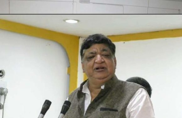 रावण ,कुम्भकर्ण व सूर्पनखा से मिलते हैं कांग्रेस नेता-नरेश अग्रवाल