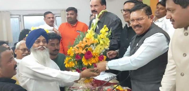 अपनी जिंदगी अपना दल (आजाद) पार्टी के सैकड़ों कार्यकर्ता भाजपा में शामिल