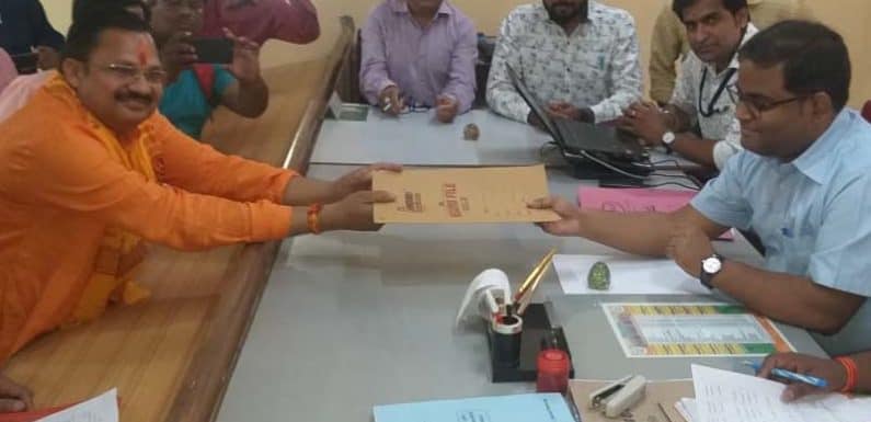 दद्दन मिश्रा ने 800 गाड़ियों के काफिले के साथ किया नामांकन