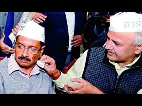 दिल्ली के सीएम अरविंद केजरीवाल को खुली जीप पर चढ़कर मारा थप्पड़