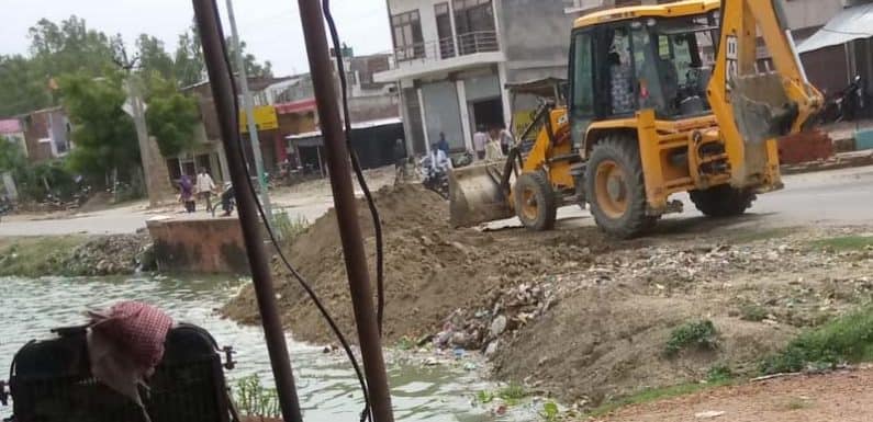 भू-माफिया और राजस्व अधिकारियों से साठ-गाँठ से पट सकता था तालाब,रोक