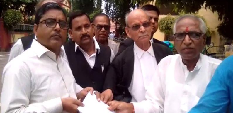 पूर्व पीएम जवाहरलाल नेहरू पर शिक्षा अधिकारी की सोशल मीडिया अपमानजनक टिप्पणी