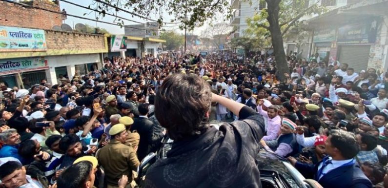 अखिलेश के गढ़ में सेंध लगाने आजमगढ़ पहुंची प्रियंका वाड्रा