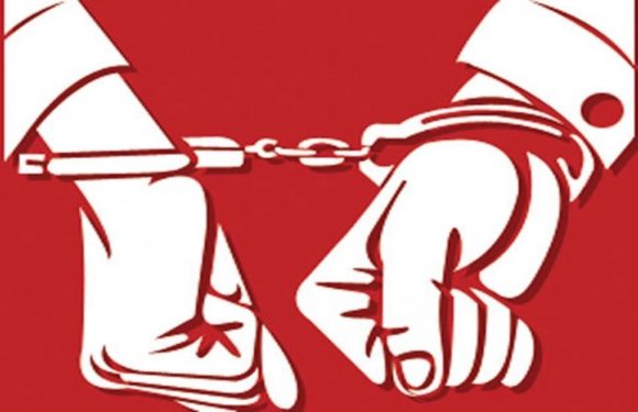बस्ती में एनआरसी एवं एनपीआर के विरोध का पोस्टर लगाते दो मौलाना गिरफ्तार