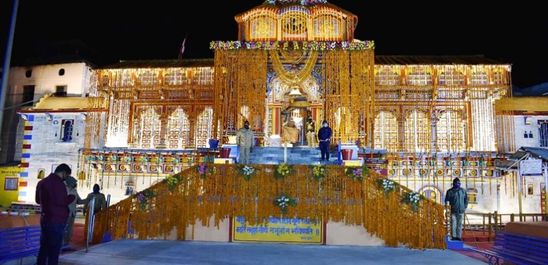 विश्व प्रसिद्ध श्री बदरीनाथ धाम के कपाट खुले।