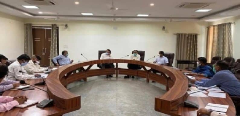 टीम”11″ के सदस्यों ने लिया आगरा का जायजा, सीएम को सौपेंगे रिपोर्ट