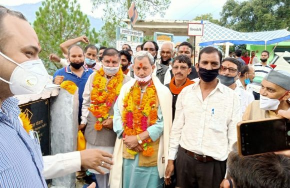सांसद तीरथ सिंह रावत ने गढ़वाल विभिन्न सड़कों का शिलान्यास कर ग्रामीणों को दी विकास की सौगात
