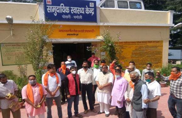 सेवा सप्ताह पर विधायक, नगर अध्यक्ष ने सफाई अभियान के साथ वृक्षारोपण किया