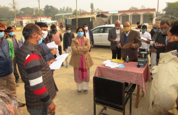 सीतापुर : नोडल अधिकारी ने धान क्रय केंद्रों का किया निरीक्षण, चौपाल लगाकर ग्रामीणों को दी योजनाओं की जानकारी
