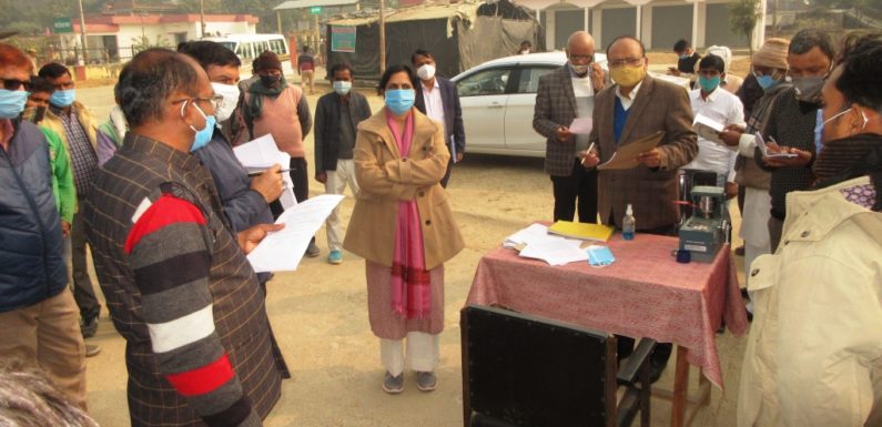 सीतापुर : नोडल अधिकारी ने धान क्रय केंद्रों का किया निरीक्षण, चौपाल लगाकर ग्रामीणों को दी योजनाओं की जानकारी