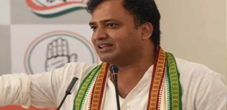 अखिलेश बताएं कि उन्हें आज़म खान का नाम सुनकर गुस्सा क्यों आता है- शाहनवाज़ आलम