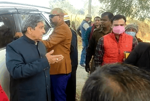 गोंडा धान क्रय केंद्रों की जमीनी हकीकत देख भड़के मंत्री