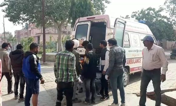 झाँसी : पिकअप गाड़ी का सॉफ्ट टूटने से एक मजदूर की मौत, आधा दर्जन घायल