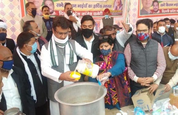 दिल्ली कांग्रेस अध्यक्ष ने बुराड़ी मैदान का दौरा कर किसानों को बनाकर पिलाई चाय
