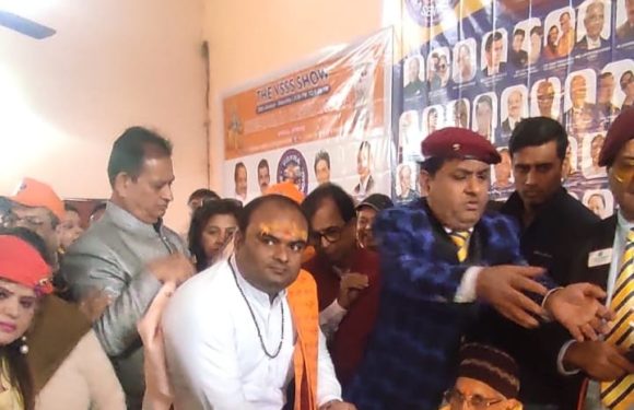 अयोध्या : विश्व सिंधी समाज ने दी 200 किलोग्राम चांदी की ईंटें