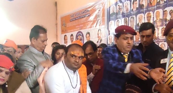 अयोध्या : विश्व सिंधी समाज ने दी 200 किलोग्राम चांदी की ईंटें