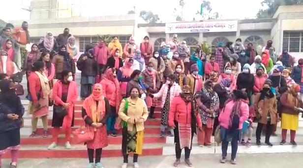 सिद्धार्थनगर : स्थानांतरण ना होने पर परेशान शिक्षिकाएं