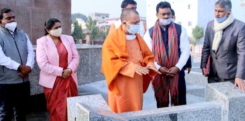 सीएम योगी ने गोरखपुर में किया शहीद स्मारक चौरी-चौरा का निरीक्षण