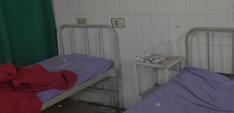 अमेठी : अस्पताल में गंदगी देख राज्यमंत्री ने डाक्टर को फटकारा