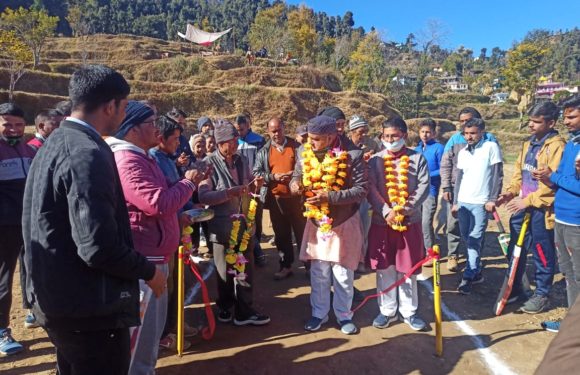 गुनियाला में विधायक महेंद्र भट्ट ने किया क्रिकेट टूर्नामेंट का शुभारंभ