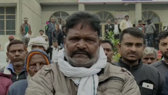 सिद्धार्थनगर : जिले में एक प्रधान की दबंगई, सड़क पर किया कब्ज़ा