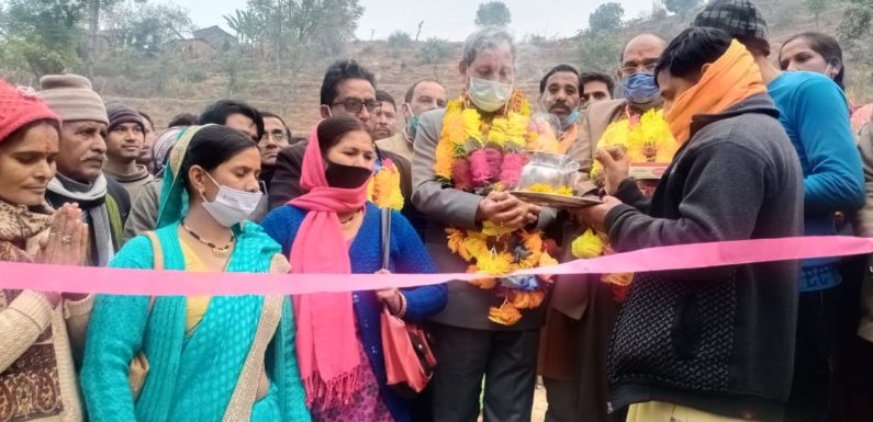 चमोली : दूरस्थ गांवों को जोड़ने वाली सड़कों का किया गया पूजन