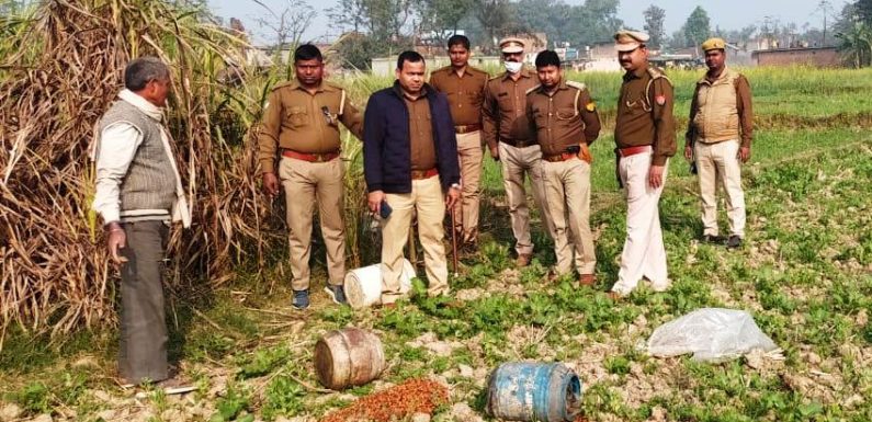 सिद्धार्थनगर : अवैध कच्ची शराब के खिलाफ आबकारी की छापेमारी