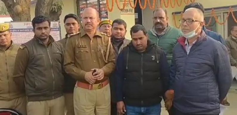 एन्टी करप्शन की टीम ने एक लेखपाल को दस हज़ार की रिश्वत लेते रंगे हाथ पकड़ा