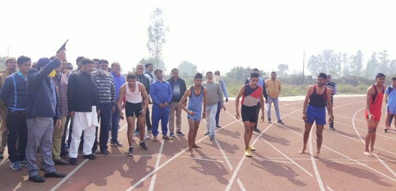 जिलाधिकारी ने किया जनपद स्तरीय खुली ग्रामीण खेलकूद प्रतियोगिता का शुभारंभ