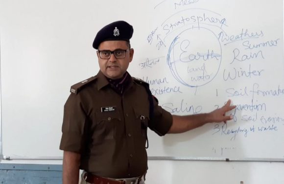 अभ्युदय योजना के तहत आज पुलिस अधीक्षक नगर ने परीक्षार्थियों को क्लास रूम में पढ़ाया