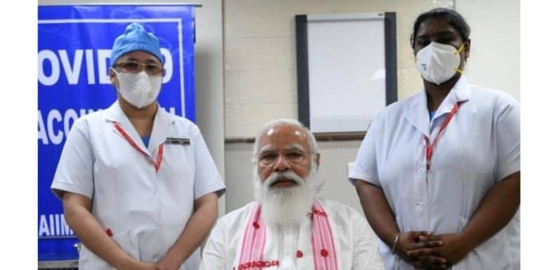 वैक्सीन लगवाने के बाद नर्स से क्या बोले पीएम मोदी, जानिए…