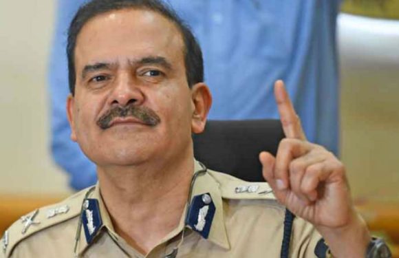 महाराष्ट्र सरकार का बड़ा फैसला, मुंबई पुलिस कमिश्नर को हटाया